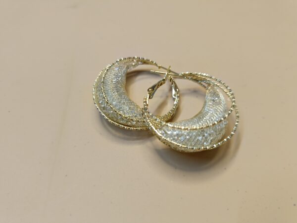 STYLISH GOLDEN EARRING